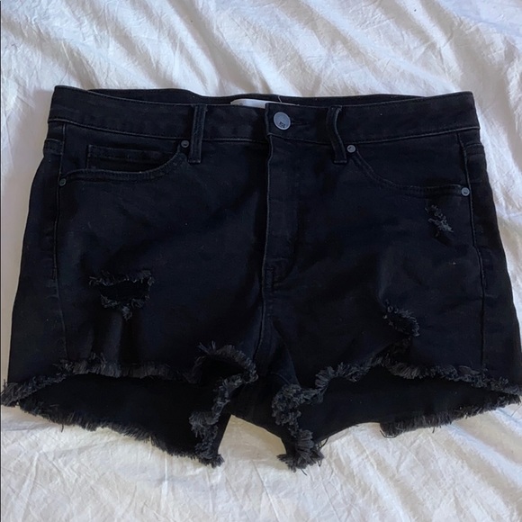 Tilly’s Black Distressed Denim Shorts - Picture 1 of 3